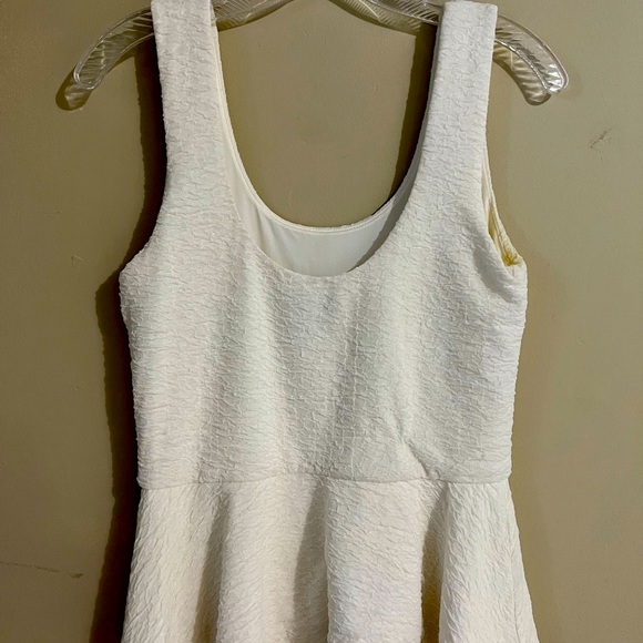 Aqua sleeveless peplum top - Picture 2 of 4